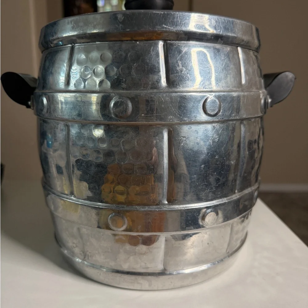 Vintage NASCO Large Barrel Ice Bucket Made in Italy Silver Hammered Aluminum